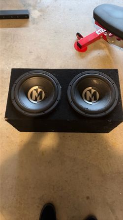 Memphis Audio 2 12″ subs and box
