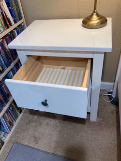 White 2-drawer stand