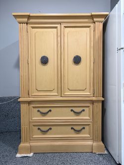 Cabinet with drawers