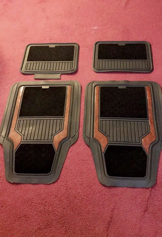 New Complete set of black car floor mats