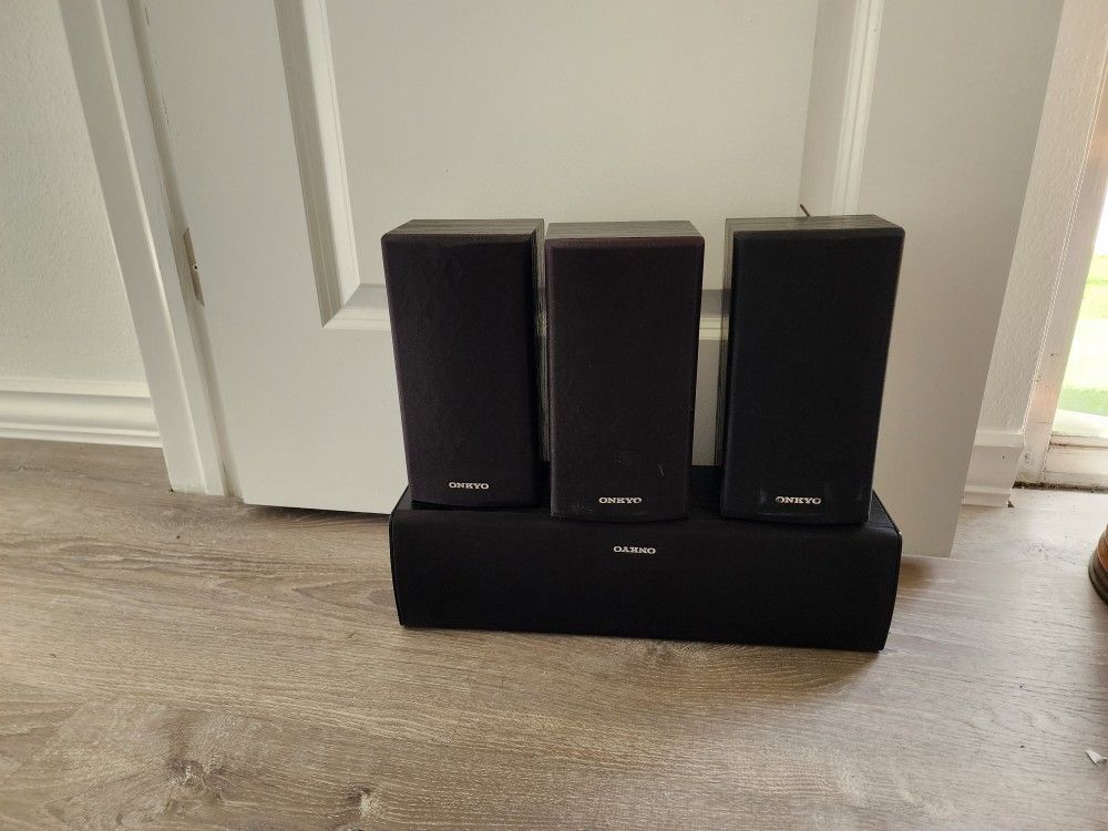 Onkyo Surround Sound Speakers Skb-580