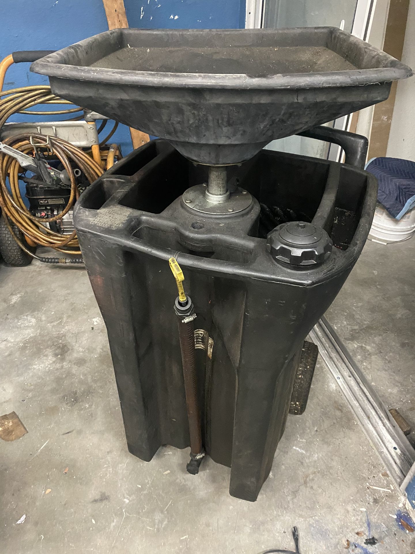 Graco #238866 Oil Receiver Oil Container Oil Drain Caddy