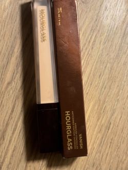 Hourglass concealer