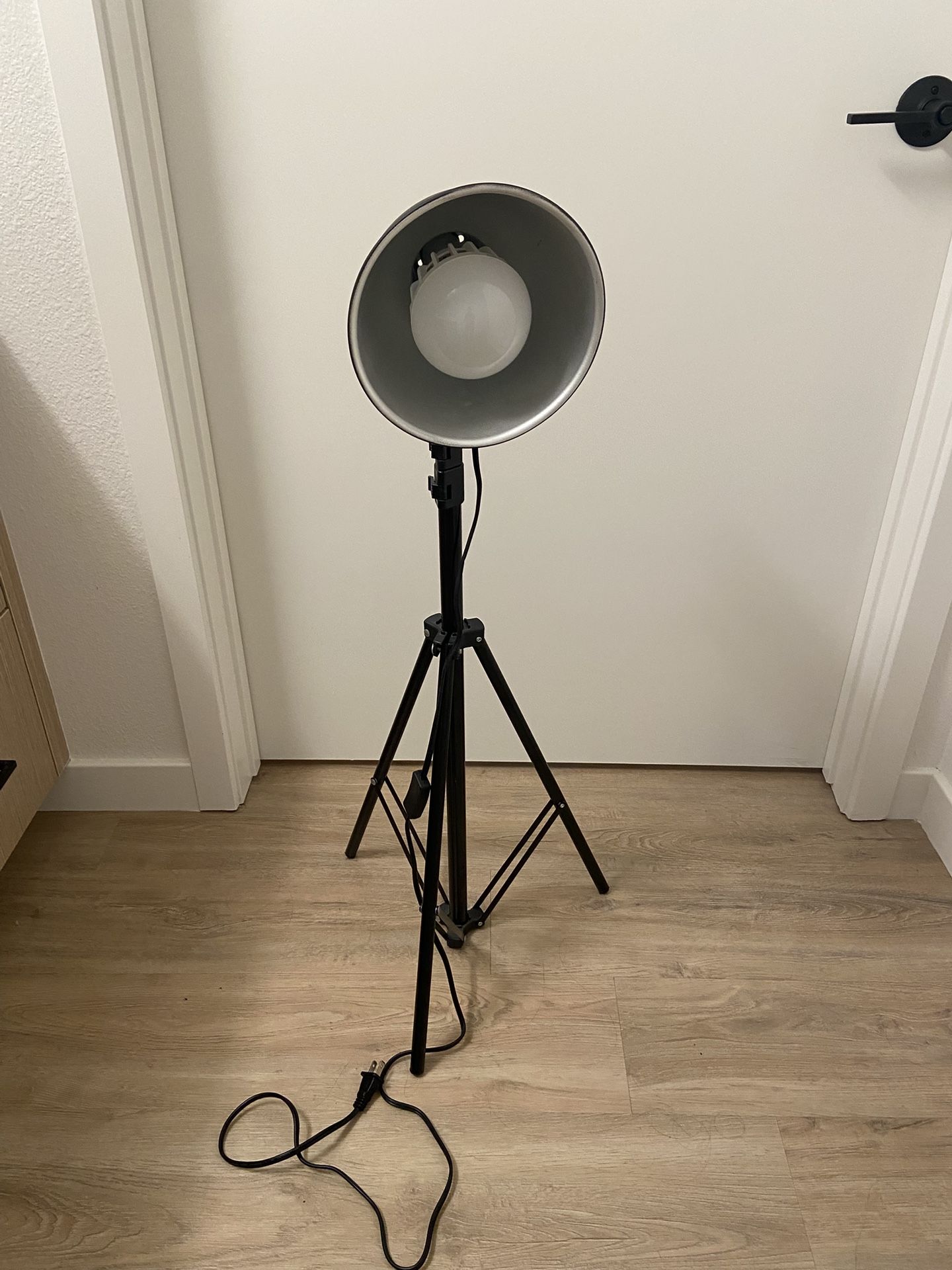 Tripod Light