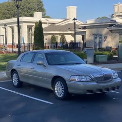2005 Lincoln Town Car Signature