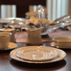The Lenox solitaire bone china dish set