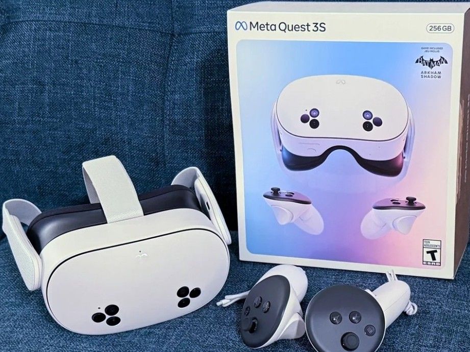Meta Quest 3S 256 GB Virtual Reality Headset And Controllers