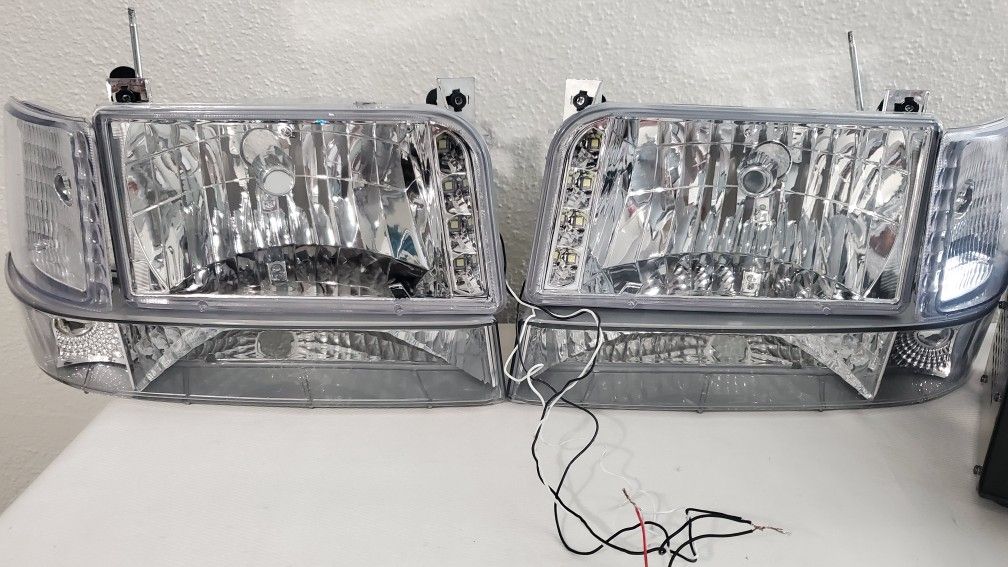 92-96 Ford F150 Head Lights