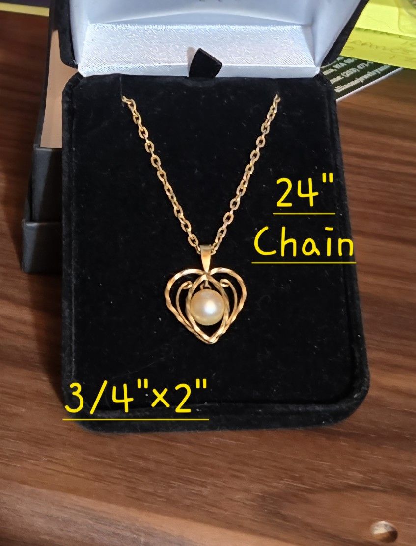 Gold Tone Fancy Heart w/Pearl