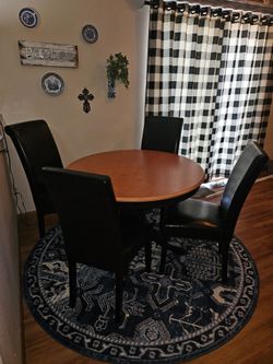Dinning table w/4 chairs