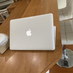 Apple MacBook Laptop 