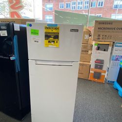 MAGIC CHEF MCDR740WE 7.3 cu. ft. 2-Door Refrigerator