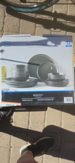 Brand NEW Walmart Mainstay 12 Pcs Dinnerware Set