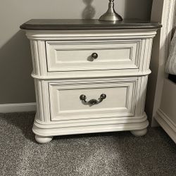 Mayfair Upolstered  bedroom Set