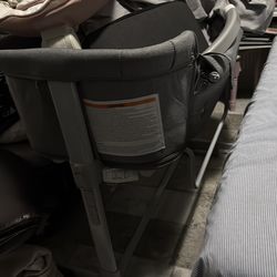 Baby bassinet/ baby playpen