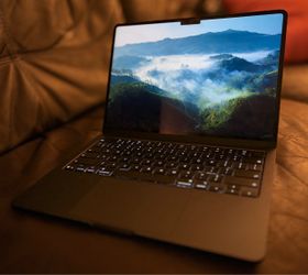 Apple MacBook Air 13” – M2 / 8gb ram / 256gb SSD