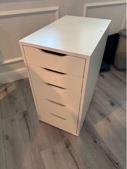 IKEA ALEX 5-drawer drawer unit in white.