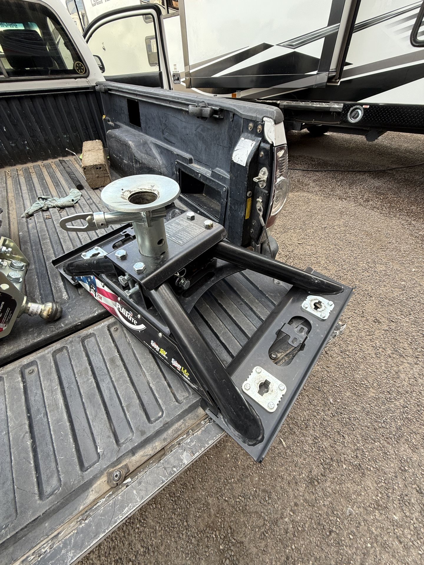 Pullrite OEX 5th Wheel Hitch 