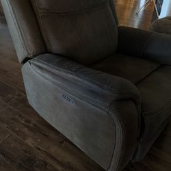 Lazy Boy Couch Read Description