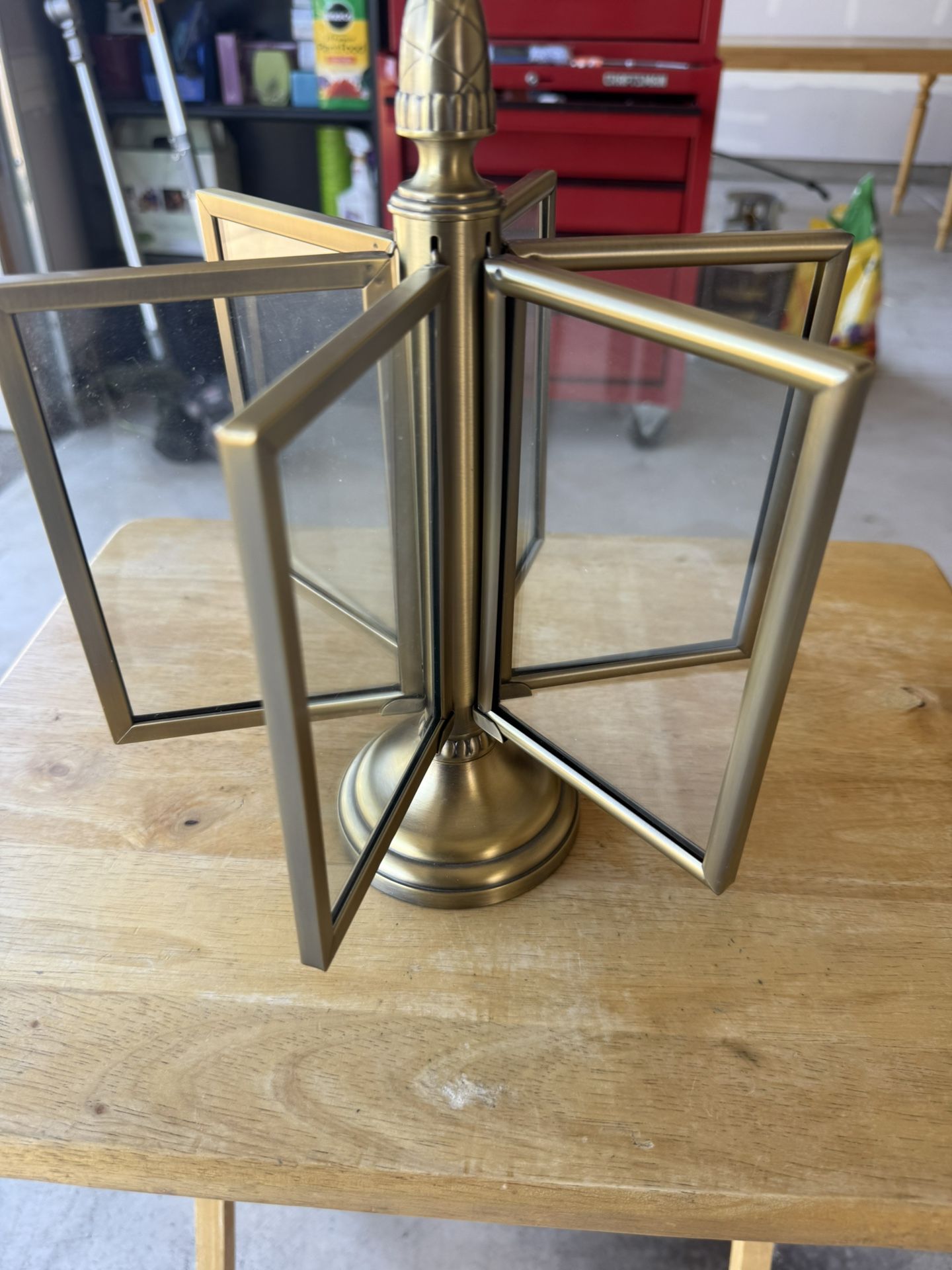 Rotating Pictures Frame Holder