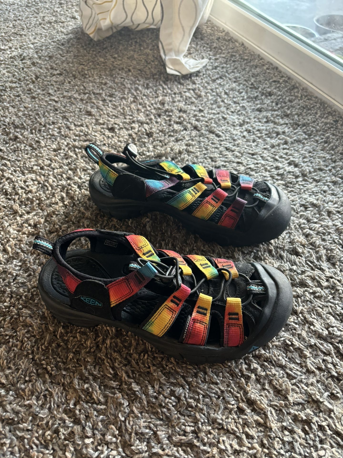 Size 7 Rainbow Tie-Dye Keen’s