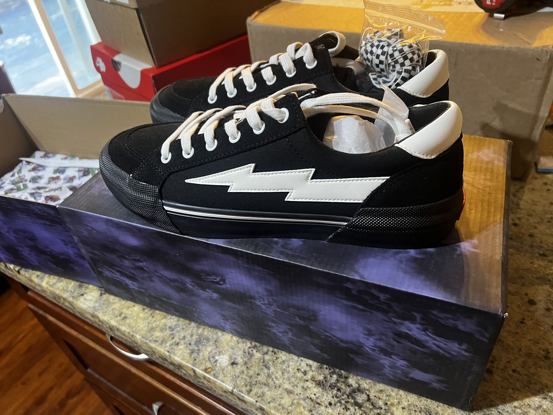 Revenge X Storm VOL Size 10 Black White