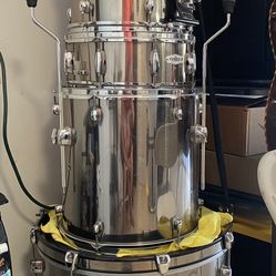 Pearl Drum Set 