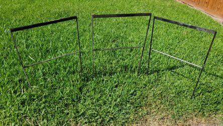 Metal yard sign holder