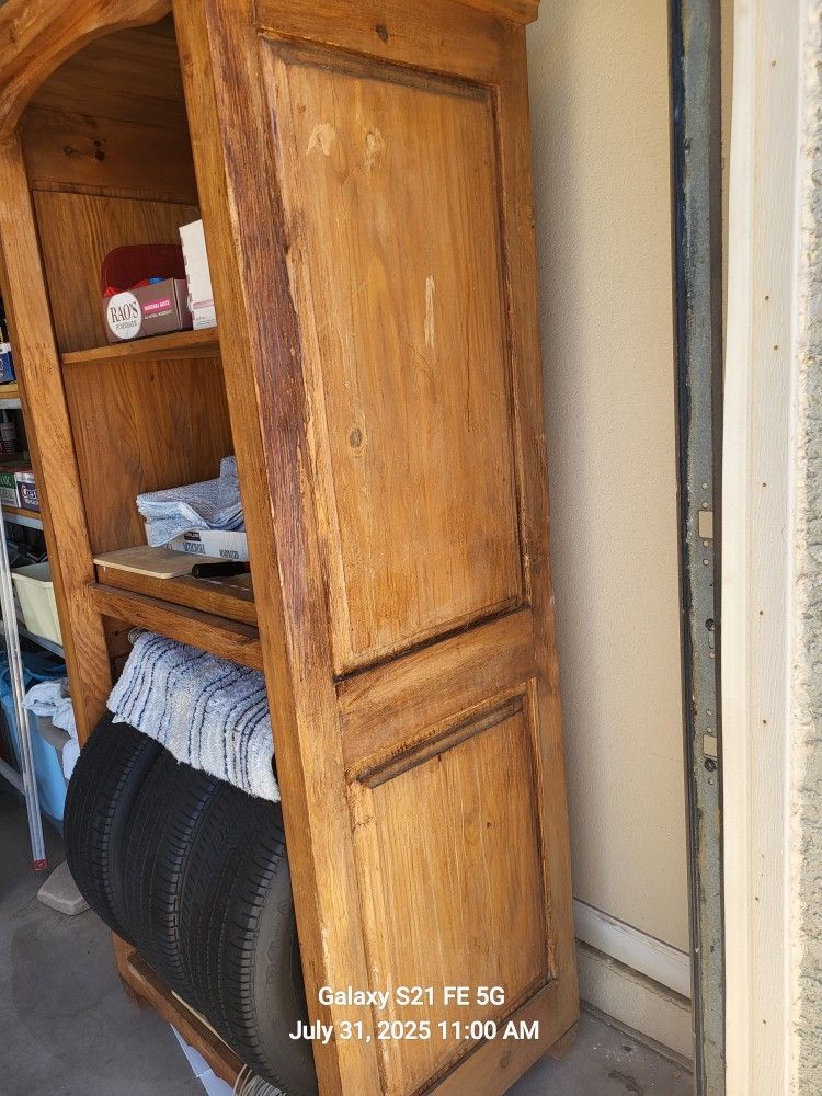 Armoire Or Cabinet 