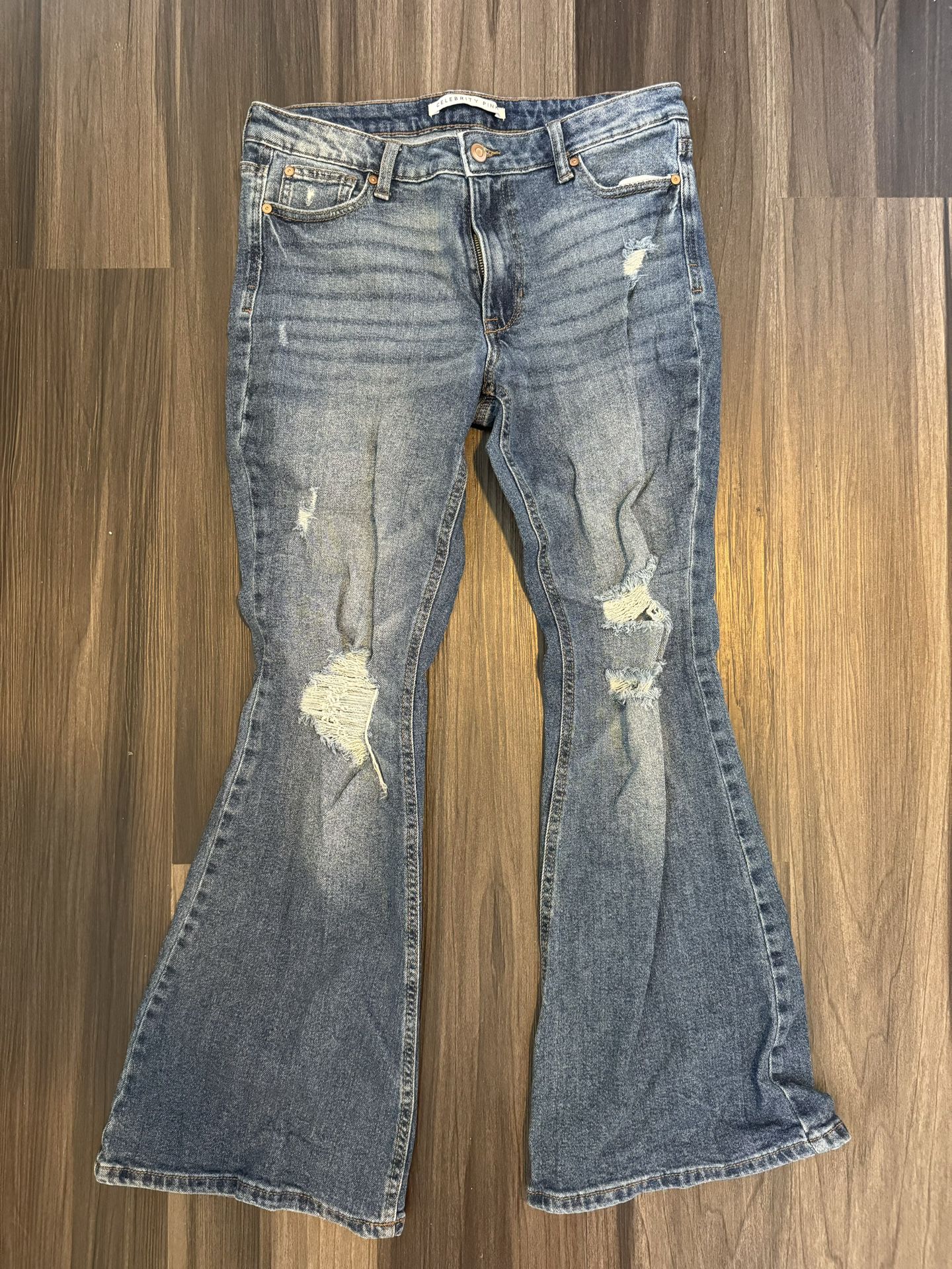 Flare Medium Wash Low Rise Jeans for Sale in Chula Vista, CA - OfferUp