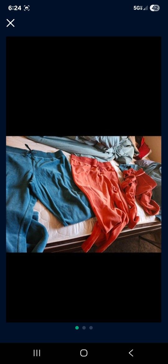 New 2 Pair Of Sweatpants And Sweatshirts
