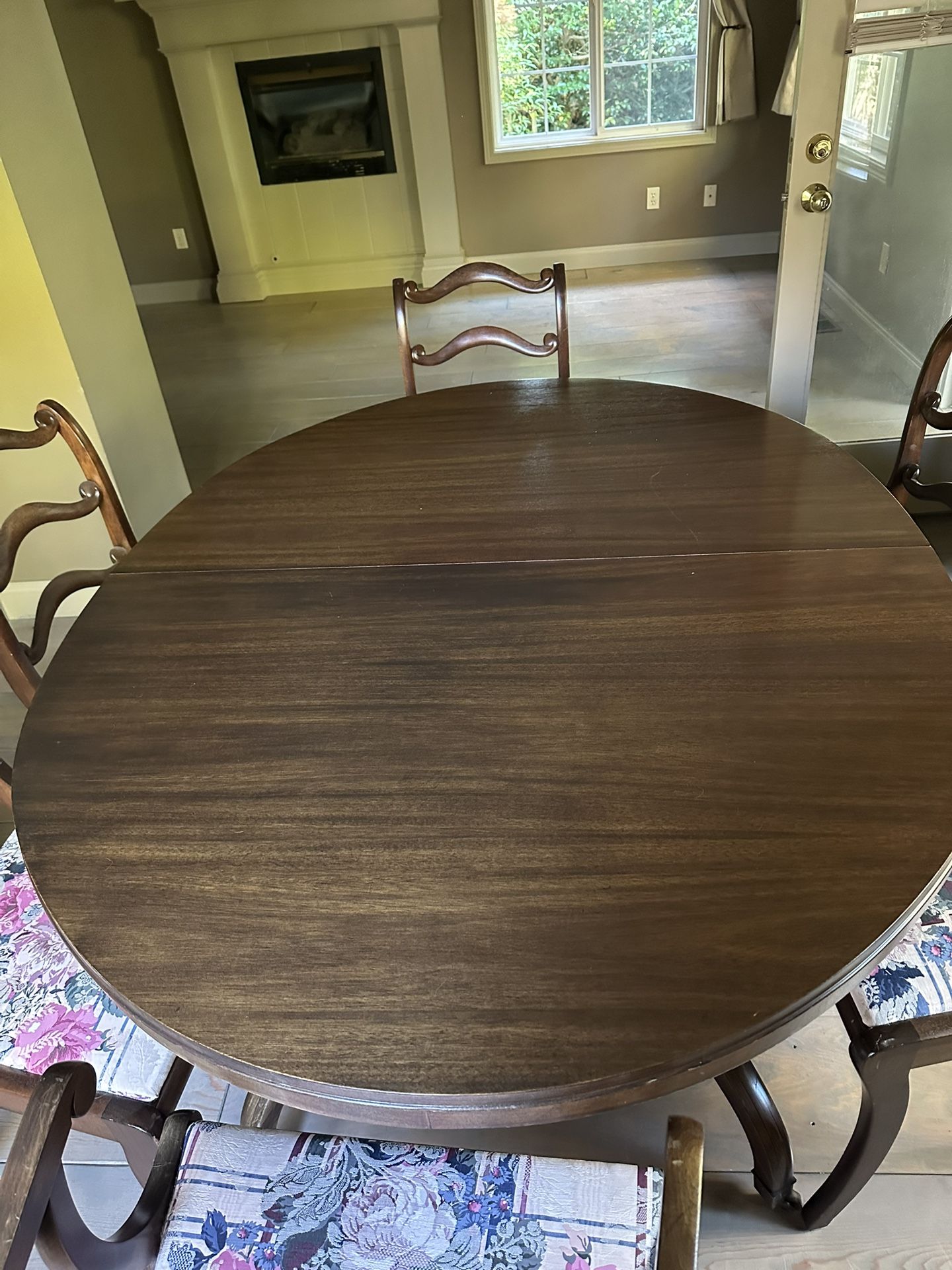 Antique Oval Shaped Dining Table With Extendable Leaves