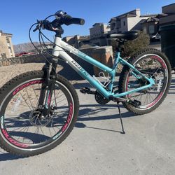 Ozone 500 Girls’ Fragment 24” 21‐Speed Mountain Bike – Great Condition