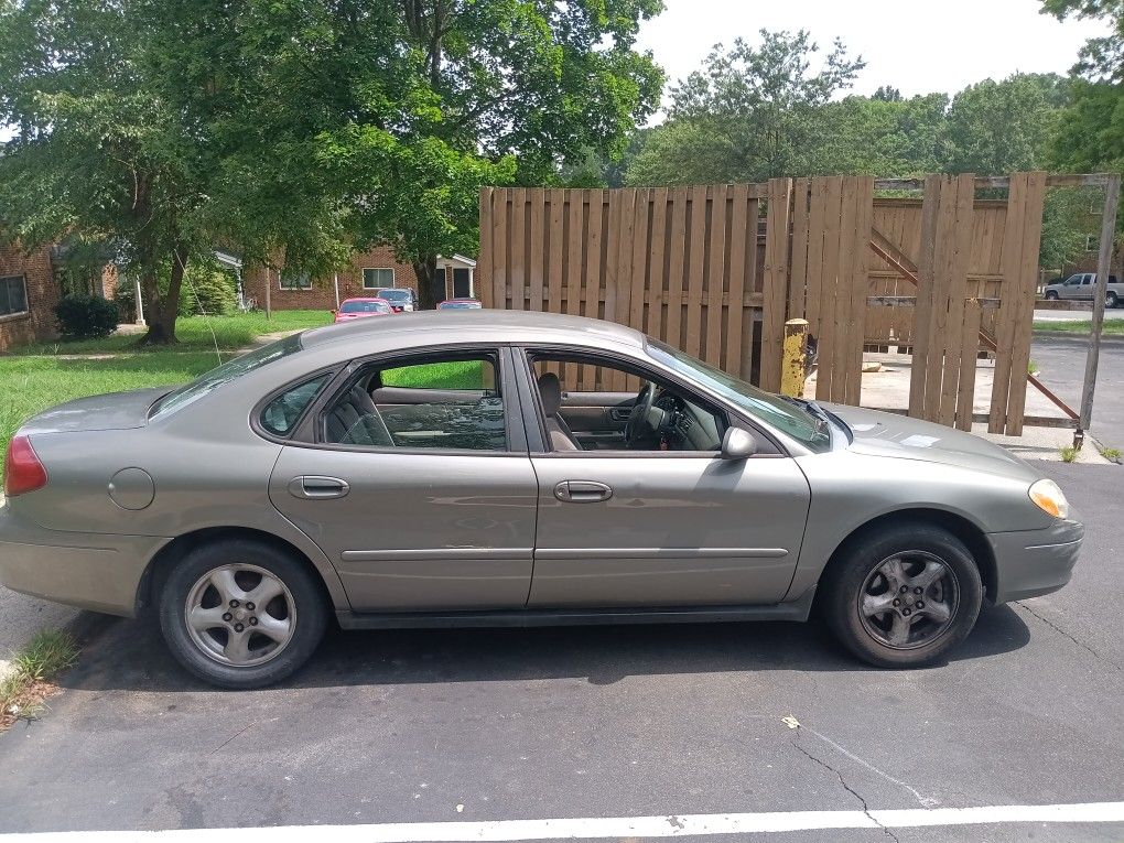 2003 Ford Taurus