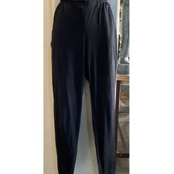 NWOT black high waisted Patagonia joggers with side zip pockets. Sz S