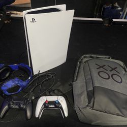 Ps5  With Headphones/backpack/ 2 Controllers 