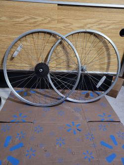 Set of 26 inch and 7 speed cassette bike wheels