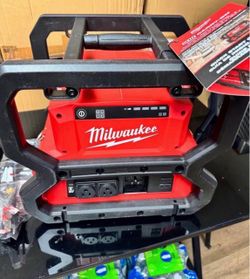 Milwaukee M18 18V Lithium-Ion Cordless 3600-Watt/1800-Watt Battery Powered Power Supply