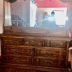 Dresser With Mirror