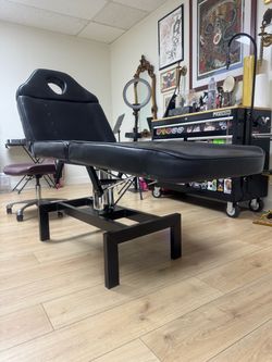 Tattoo bed