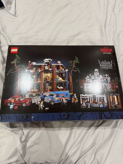 Stranger Things Creel House Lego w/giveaway