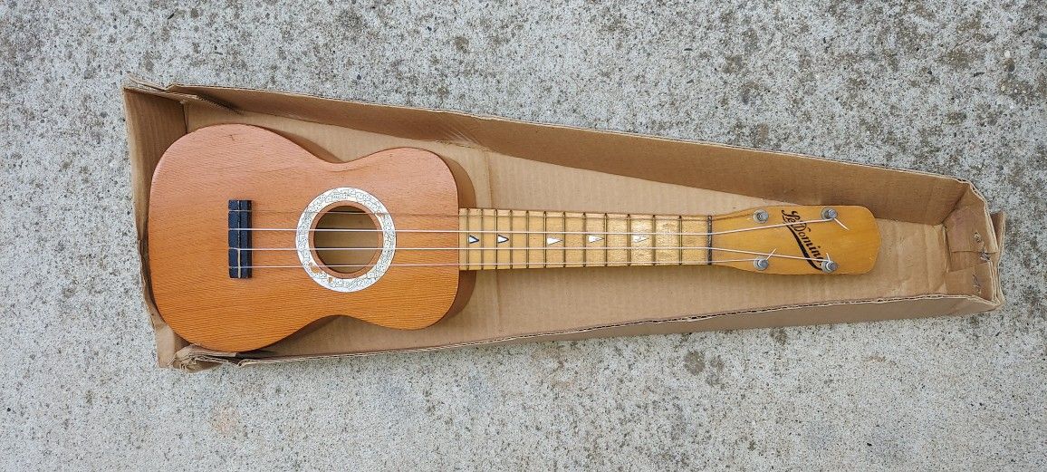 Vintage Le Domino Ukulele