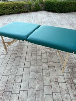 portable massage table with cushion