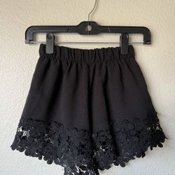Floral hallow out short - black - one size