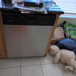 Frigidaire 24” Dish Washer Used FFBD2406NS2A