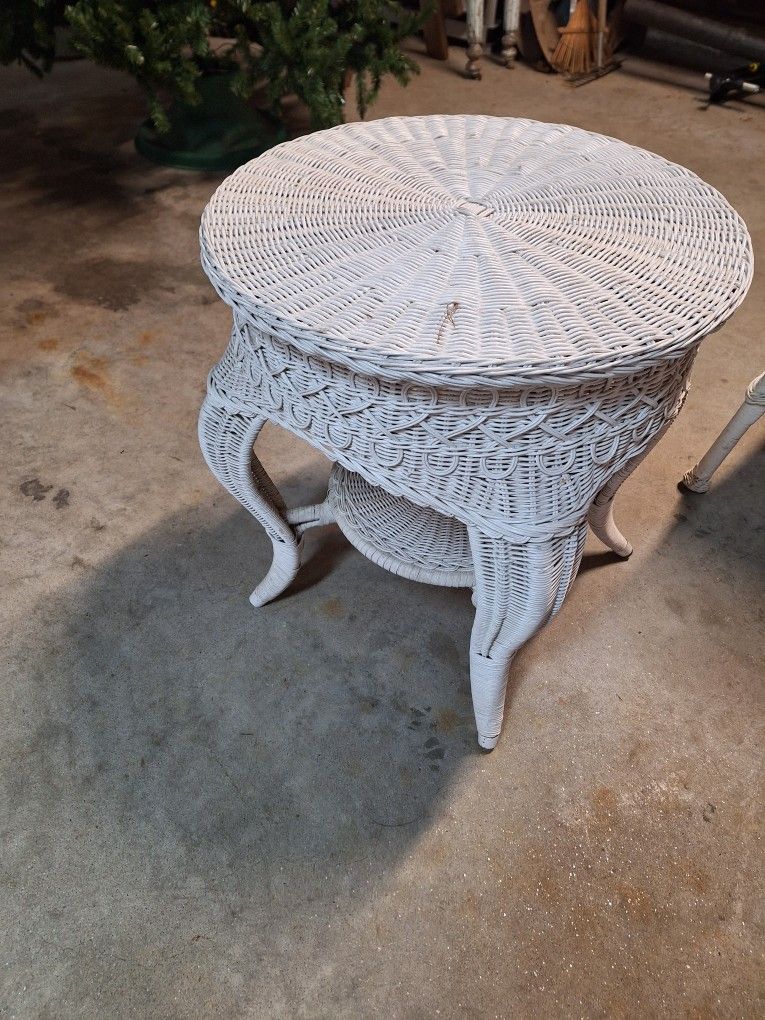 Round Wicker Side Table 