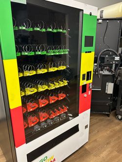 SNACK VENDING MACHINE