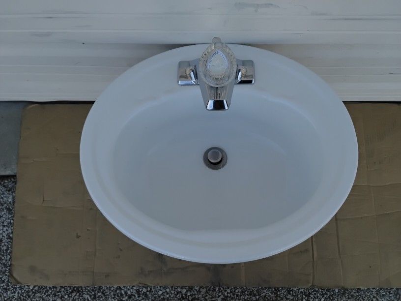 Nice White Bathroom Vanity Sink 20" Round And With Faucet Very Clean Display Model.