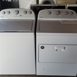 Like New Whirlpool HE 4.3cu Ft Large Capacity Top Load Washer And Gas Dryer Set