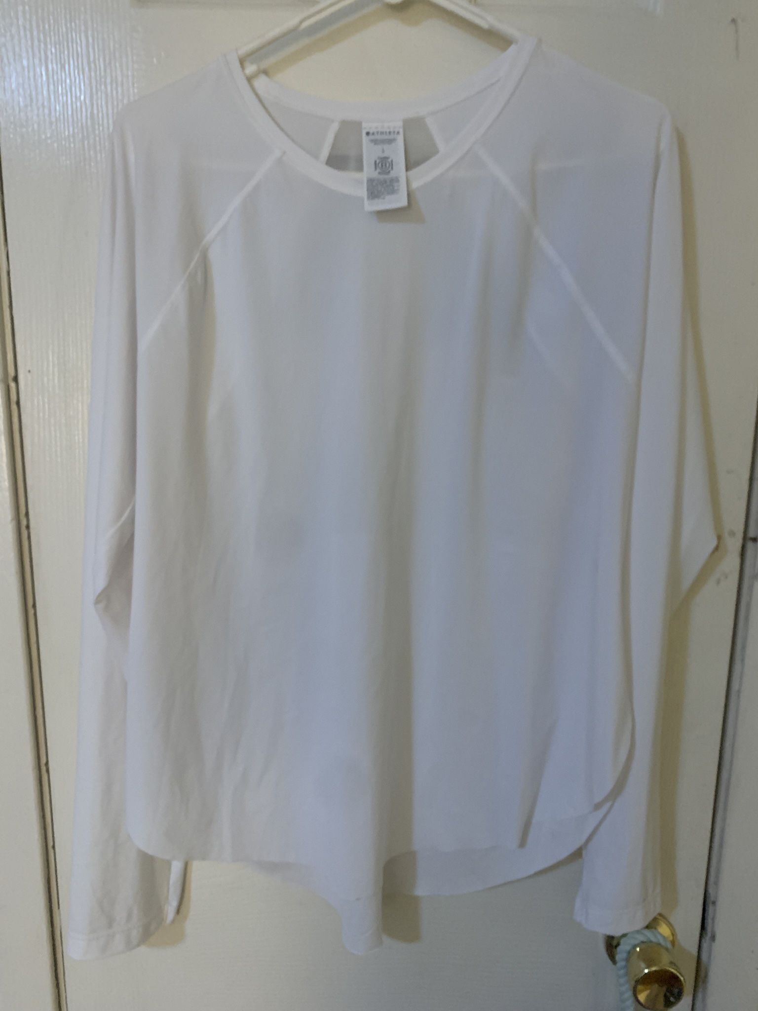 ATHLETA white active to thin and breathable Lg.